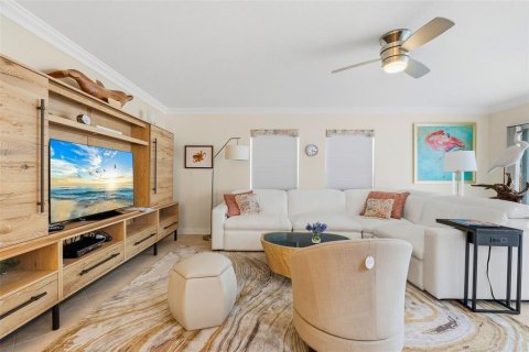 Condo in Sarasota, Florida, 2 bedrooms  № 2213931 - photo 13