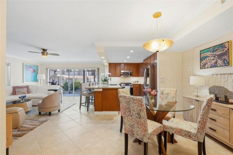 Condo in Sarasota, Florida, 2 bedrooms  № 2213931 - photo 8