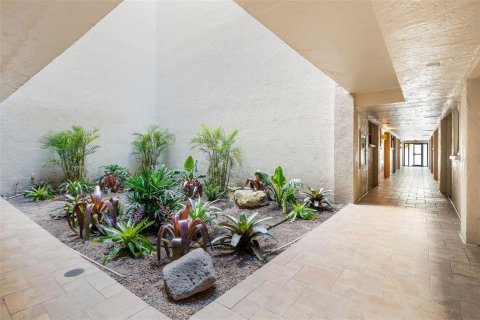 Condo in Sarasota, Florida, 2 bedrooms  № 2213931 - photo 26