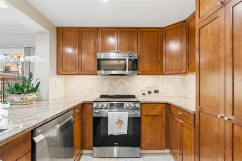 Condo in Sarasota, Florida, 2 bedrooms  № 2213931 - photo 4