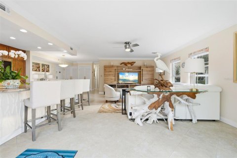 Condo in Sarasota, Florida, 2 bedrooms  № 2213931 - photo 11