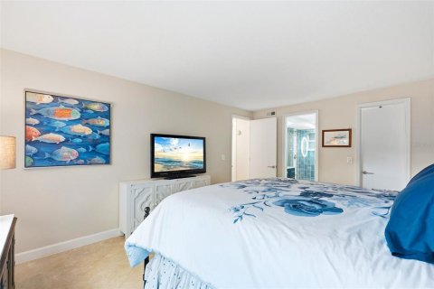 Condo in Sarasota, Florida, 2 bedrooms  № 2213931 - photo 16