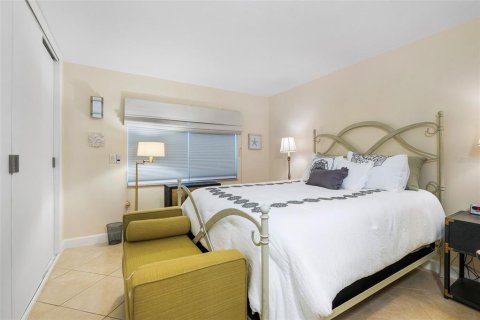 Condo in Sarasota, Florida, 2 bedrooms  № 2213931 - photo 18