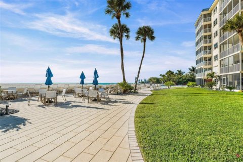 Condo in Sarasota, Florida, 2 bedrooms  № 2213931 - photo 28