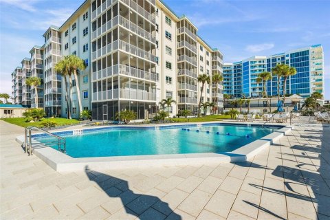 Condo in Sarasota, Florida, 2 bedrooms  № 2213931 - photo 29