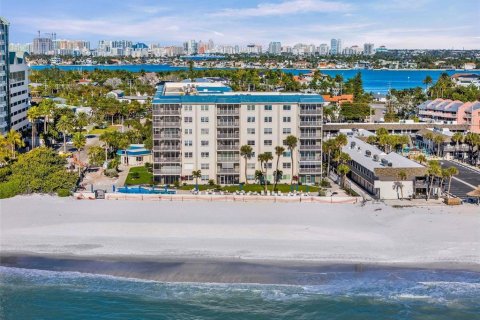 Condo in Sarasota, Florida, 2 bedrooms № 2213931