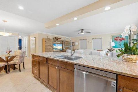 Condo in Sarasota, Florida, 2 bedrooms  № 2213931 - photo 6