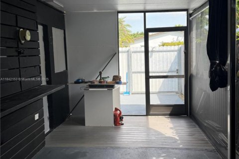 Immobilier commercial à louer à Miami, Floride: 1 chambre, 245.35 m2 № 1834220 - photo 8