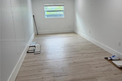 Immobilier commercial à louer à Miami, Floride: 1 chambre, 245.35 m2 № 1834220 - photo 6
