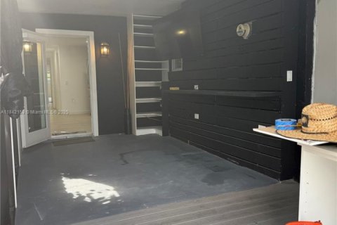 Immobilier commercial à louer à Miami, Floride: 1 chambre, 245.35 m2 № 1834220 - photo 7
