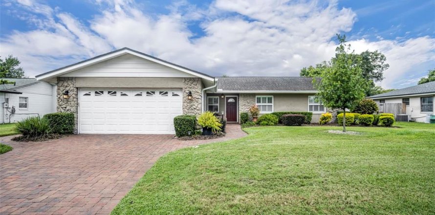 House in Winter Park, Florida 3 bedrooms, 155.15 sq.m. № 1914440