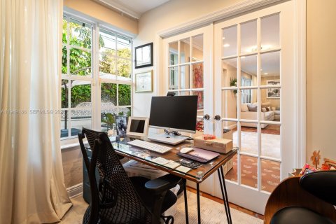 Casa en venta en Coral Gables, Florida, 3 dormitorios, 207.54 m2 № 2007411 - foto 17