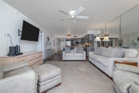 Condo in Daytona Beach Shores, Florida, 2 bedrooms  № 1810649 - photo 11