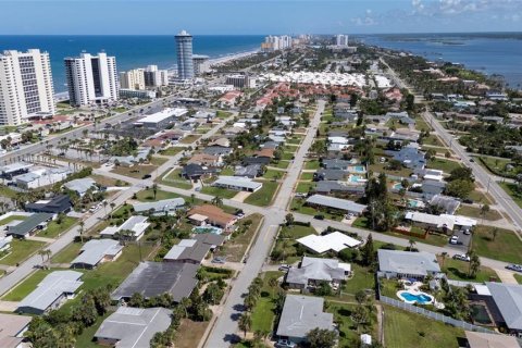 Condo in Daytona Beach Shores, Florida, 2 bedrooms  № 1810649 - photo 28