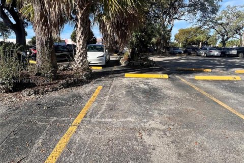 Condo in North Miami, Florida, 1 bedroom № 1991070 - photo 18