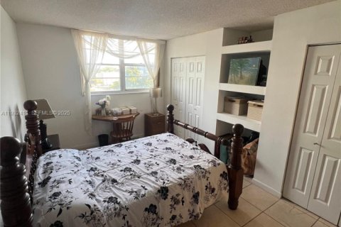 Condo in North Miami, Florida, 1 bedroom № 1991070 - photo 7