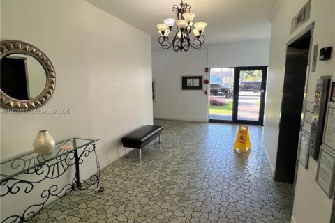 Condo in North Miami, Florida, 1 bedroom № 1991070 - photo 15