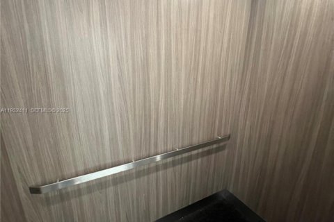 Condo in North Miami, Florida, 1 bedroom № 1991070 - photo 16