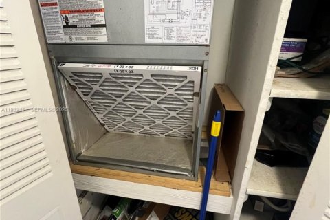 Condo in North Miami, Florida, 1 bedroom № 1991070 - photo 11