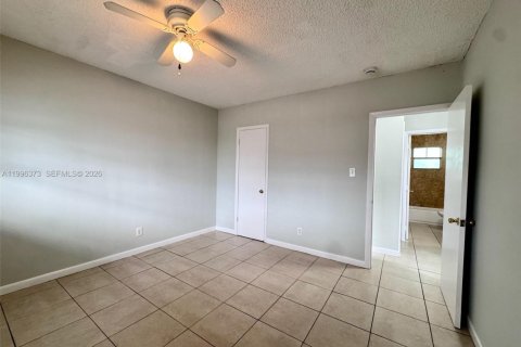 Снять в аренду виллу или дом в Дания-Бич, Флорида 2 спальни, 76.64м2, № 2058393 - фото 9