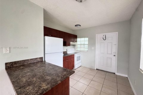 Снять в аренду виллу или дом в Дания-Бич, Флорида 2 спальни, 76.64м2, № 2058393 - фото 3