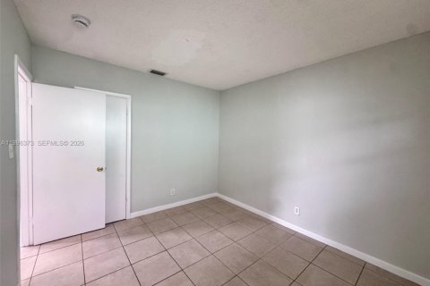 Снять в аренду виллу или дом в Дания-Бич, Флорида 2 спальни, 76.64м2, № 2058393 - фото 7