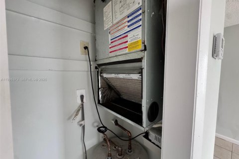 Снять в аренду виллу или дом в Дания-Бич, Флорида 2 спальни, 76.64м2, № 2058393 - фото 5