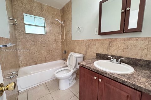 Снять в аренду виллу или дом в Дания-Бич, Флорида 2 спальни, 76.64м2, № 2058393 - фото 6