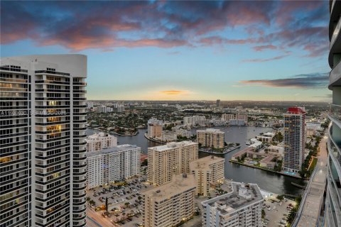Condo in Hollywood, Florida, 3 bedrooms  № 2059986 - photo 26