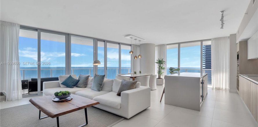 Condo in Hollywood, Florida, 3 bedrooms  № 2059986