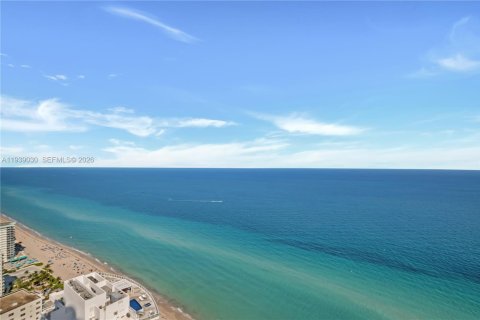 Condo in Hollywood, Florida, 3 bedrooms  № 2059986 - photo 18