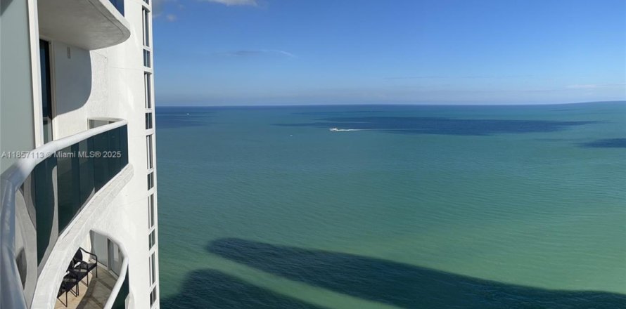Condo in Sunny Isles Beach, Florida, 3 bedrooms № 1888182