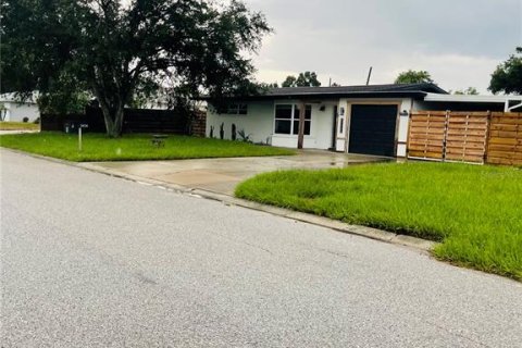 House in Sarasota, Florida 2 bedrooms, 153.47 sq.m. № 1817829 - photo 1