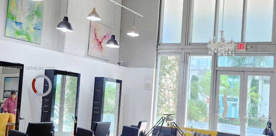 Коммерческая недвижимость в Майами, Флорида № 2035201