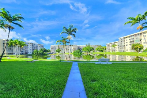 Condominio en venta en Aventura, Florida, 1 dormitorio, 71.35 m2 № 1941083 - foto 10