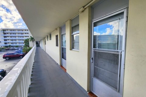 Condominio en venta en Aventura, Florida, 1 dormitorio, 71.35 m2 № 1941083 - foto 2