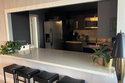 Condo in Hallandale Beach, Florida, 2 bedrooms № 1988145 - photo 30