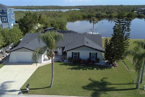 Villa ou maison à Port Richey, Floride 4 chambres, 212.1 m2 № 2294892