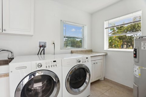 House in Boca Raton, Florida 3 bedrooms, 162.58 sq.m. № 1079408 - photo 1