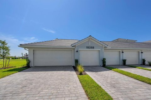 Townhouse in Punta Gorda, Florida 3 bedrooms, 145.76 sq.m. № 1853134 - photo 2