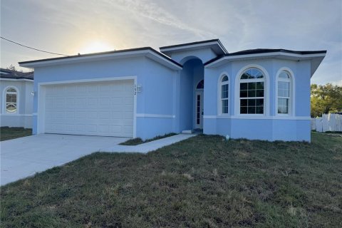 House in Winter Haven, Florida 3 bedrooms, 156.26 sq.m. № 2111596