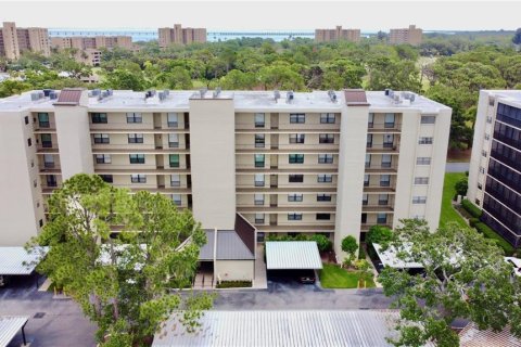 Condo in Clearwater, Florida, 2 bedrooms  № 1747157 - photo 1