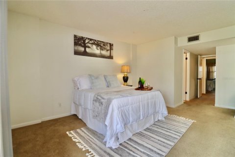 Condo in Clearwater, Florida, 2 bedrooms  № 1747157 - photo 14