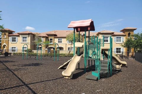 Снять в аренду таунхаус в Уэст-Палм-Бич, Флорида 3 спальни, 149.29м2, № 1207341 - фото 1