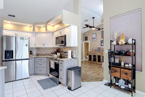 House in Spring Hill, Florida 3 bedrooms, 205.5 sq.m. № 2394108 - photo 18
