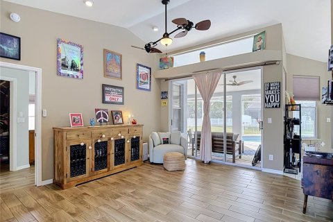 House in Spring Hill, Florida 3 bedrooms, 205.5 sq.m. № 2394108 - photo 12