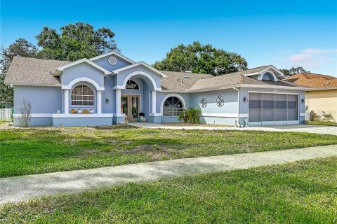 House in Spring Hill, Florida 3 bedrooms, 205.5 sq.m. № 2394108 - photo 3