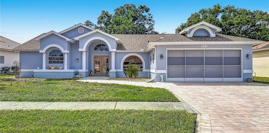 House in Spring Hill, Florida 3 bedrooms, 205.5 sq.m. № 2394108