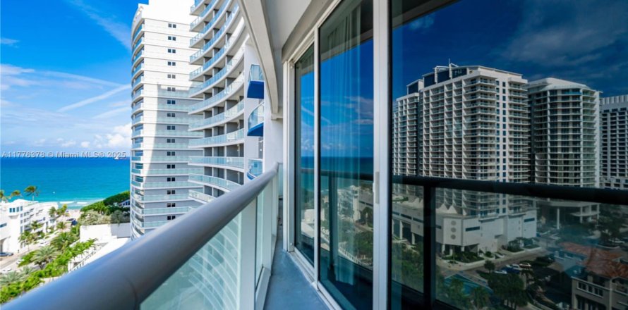 Кондоминиум с 2 спальнями в Форт-Лодердейл, Флорида № 1958301