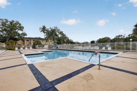 Condominio en venta en Pembroke Pines, Florida, 2 dormitorios, 94.39 m2 № 2243025 - foto 29